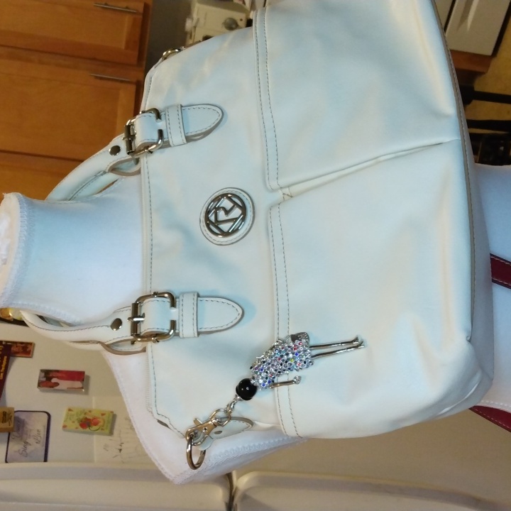 Relic White Handbag In Euc, Plenty Of Room, Charm Not Included, Crossbody Strap.